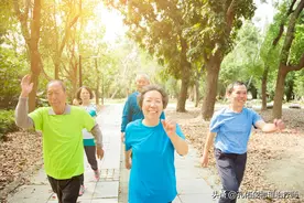 老年人下肢无力，常见有5个原因，该怎么预防和应对？告诉您图片