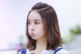  被赵丽颖的背带裤勾引了，可爱得好想捏她的脸，不愧叫做初恋裤图片