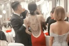 “最美背影”新娘火了， 新郎上辈子拯救了银河系？ 转身之后图片