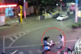 广西15岁少女喝13瓶啤酒，将改装电动车开到140码，失控撞断红绿灯杆图片