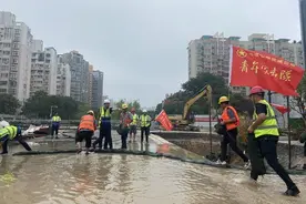郑州航海路金水河桥损毁道路正在修复，预计7月28日通行图片