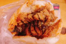 原阳灌汤烧饼在郑州卖火了，1勺鸡汤是特色，最低4元，分店不停开图片