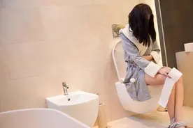 蹲马桶再也不用担心水溅屁屁，轻松冲掉排泄物，告别尴尬图片