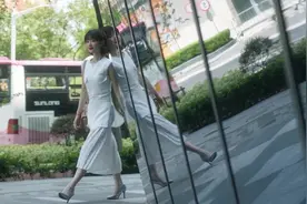 阔太一堆名包鞋子却只有一双？连王妃们都钟爱，这鞋魅力真不小图片