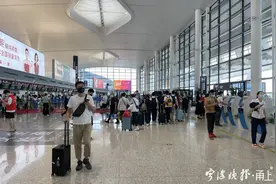 长假还有4天，机票价格提前跳水！个别航线飞全程比飞半程更便宜图片