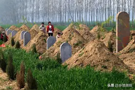 农村土葬，为什么会有“封土堆”图片