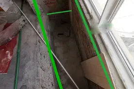 坚持要砸飘窗，一锤抡完发现窗户前有个大坑，不回填了封成储物柜图片