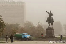 强沙尘暴染黄咸海，中亚气候要有大变？专家：150年来从未有过图片