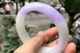 细糯紫罗兰翡翠手镯的美浪漫又温柔图片
