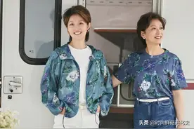 这才是初秋流行的打扮：“九分裤+运动鞋”，五六十岁女人穿好美图片