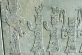 三星堆大立人所抱之物终于找到了！原来是一条“蛇”图片