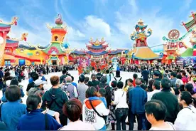 文旅城带来约8万外来人口，咋个管？都江堰玉堂街道党工委书记这样说图片