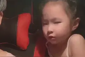 女娃吐槽奶奶的“两幅面孔”，揭开了千万家庭“假带娃”的遮羞布图片