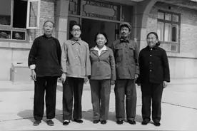 马家军的新剧团唱红歌：除非拿刀来把头割下，死不了还是这个唱法图片