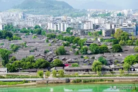 曾经做了四川17年省会，现在成了一个古城，依山傍水还没门票图片