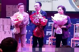 侯耀文弟子收徒引嘲讽！被指似乡村大舞台，现场致词疑内涵郭德纲图片