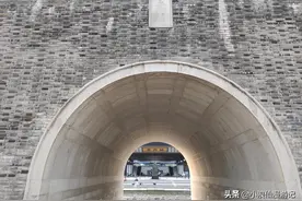 与苏州火车站遥相呼应的古城门--平门图片