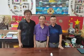 古生物化石专家季强鉴定张冠宇所持鹦鹉嘴恐龙化石为价值不菲真品图片