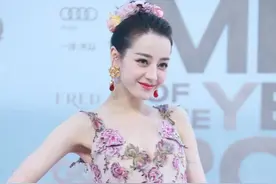 GQ红毯尬飞？李现披被子、彭昱畅椰子翻车，王嘉尔杨天真婚礼现场图片