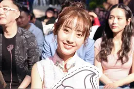 邢菲七夕发文：今天我不是一个人了，对方甜蜜回应以后也会在图片