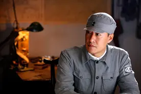 抗战剧一哥于震：曾是洗脚工，家暴前妻致流产，二婚成宠妻狂魔图片
