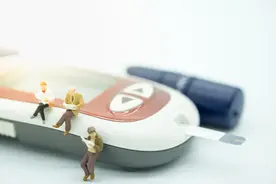 家里测血糖，别光注意准不准？医生：做好4点少受罪，还特准确图片