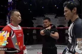 药水哥把向佐打倒在地，换来的是猛烈的回击，向华强的儿子不好惹图片