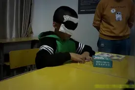 看书能闻味道，蒙眼能辨色？记者暗访揭穿“全脑教育”培训骗局视频封面
