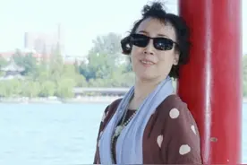 波点服饰不是年轻人专属，我这奔七老人也是波点控图片