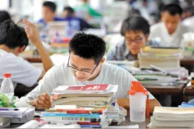 读研期间，一定要握在手里的三项“荣誉”，对未来就业很重要图片