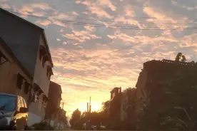 一片天空，两个世界。一个世界，两种人生图片