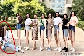 姑娘，以后拍照的时候注意点吧，亮点都被大家看见了，多尴尬啊图片