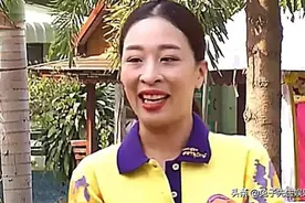 43岁泰国大公主孝心可嘉，带坐轮椅妈妈和外婆一起外出，超有爱图片