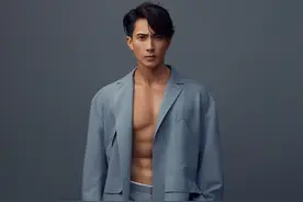 吴尊靠身材也能上热搜，八块腹肌很强悍，42岁这发量令人羡慕图片