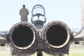 美国双喷气发动机飞机-道格拉斯F-15鹰 介绍视频封面