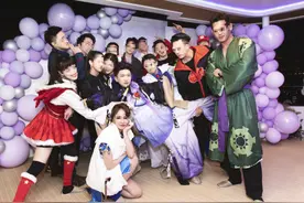 张大大生日似豪门聚会，baby盛装出席不见杨幂，3层游艇惹眼图片