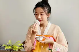 喝茶别出洋相，这3种错误闻香方式，实则太“刘姥姥”图片