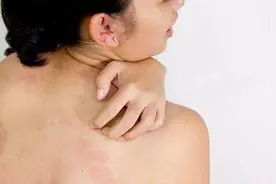 洗澡时后背老是搓不干净怎么办？硅胶搓背条，搓的干净还不求人图片