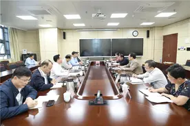 杨绿峰与广西北部湾投资集团客人座谈图片
