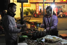 夫妻俩开烧烤店，“烧烤免费不要钱”，三个月获利67万，值得借鉴图片