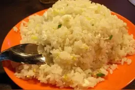 7岁男孩每天一碗“蛋炒饭”，30天后送医抢救，医生：父母太愚昧图片