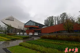 融创武汉1890：土地腾退提前3个月，前来咨询进驻的商户络绎不绝图片