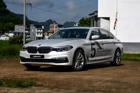 宝马5系适合什么人开？和奔驰E级是一个级别吗？听听老司机怎么说图片