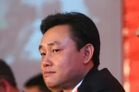 前首富黄光裕被曝已出狱，国美系闻声大涨，商界风云将起图片