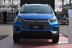 适合日常代步的电动小车，元EV有里有面，续航里程达410km图片