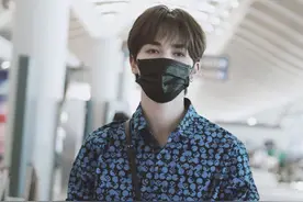 朱正廷日常私服配各种款式女包 不要太好看 名副其实女包种草机图片
