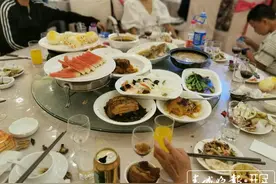 剩菜率超30%，吃完就是“亏面子”……昆明婚宴浪费何时休？图片