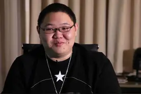 PDD病后复播，展示伤口触目惊心，自爆一共去掉了13个肿瘤图片