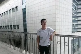 724分河南高考理科状元李昊，以听力成绩呼吁：英语还是改选修吧图片