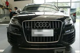 二手车行遇2010款奥迪Q7，标价50万，掀开前盖才知它是V12柴油车图片
